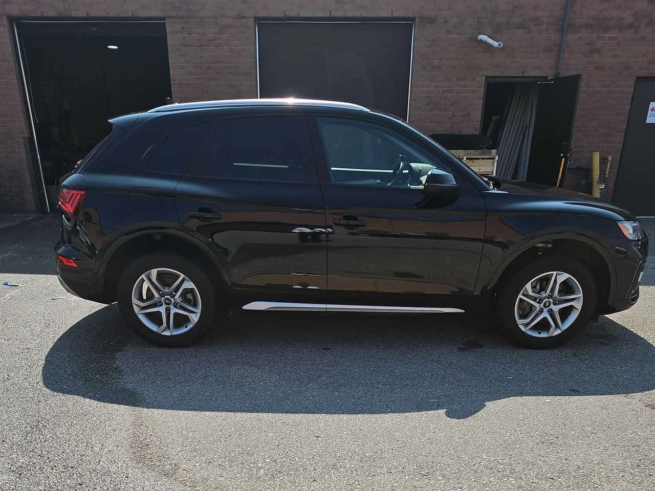 Audi Q5 Komfort / DISTRONIC / LED / CARFAX / АВТОКРЕДИТ , снимка 3 - Автомобили и джипове - 55568910