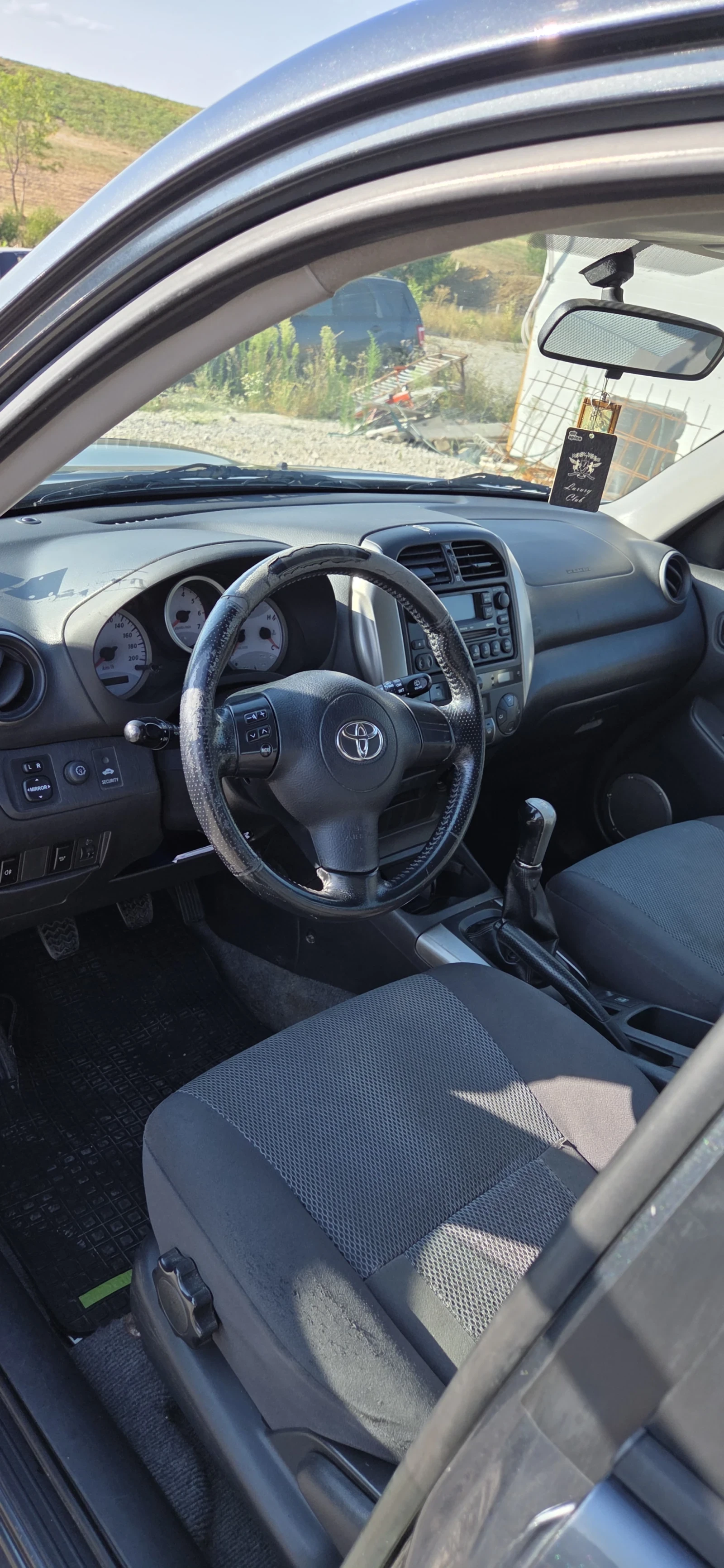 Toyota Rav4  2.0 D4D, снимка 9 - Автомобили и джипове - 55779160