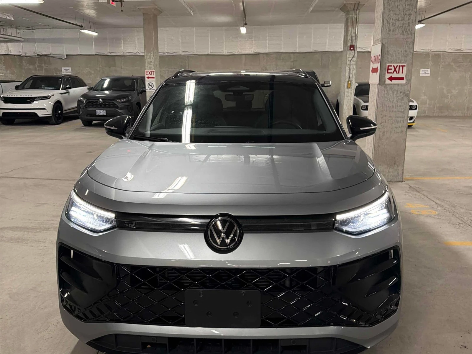 VW Tiguan Comfortline R-Line Black Edition, снимка 6 - Автомобили и джипове - 56330641