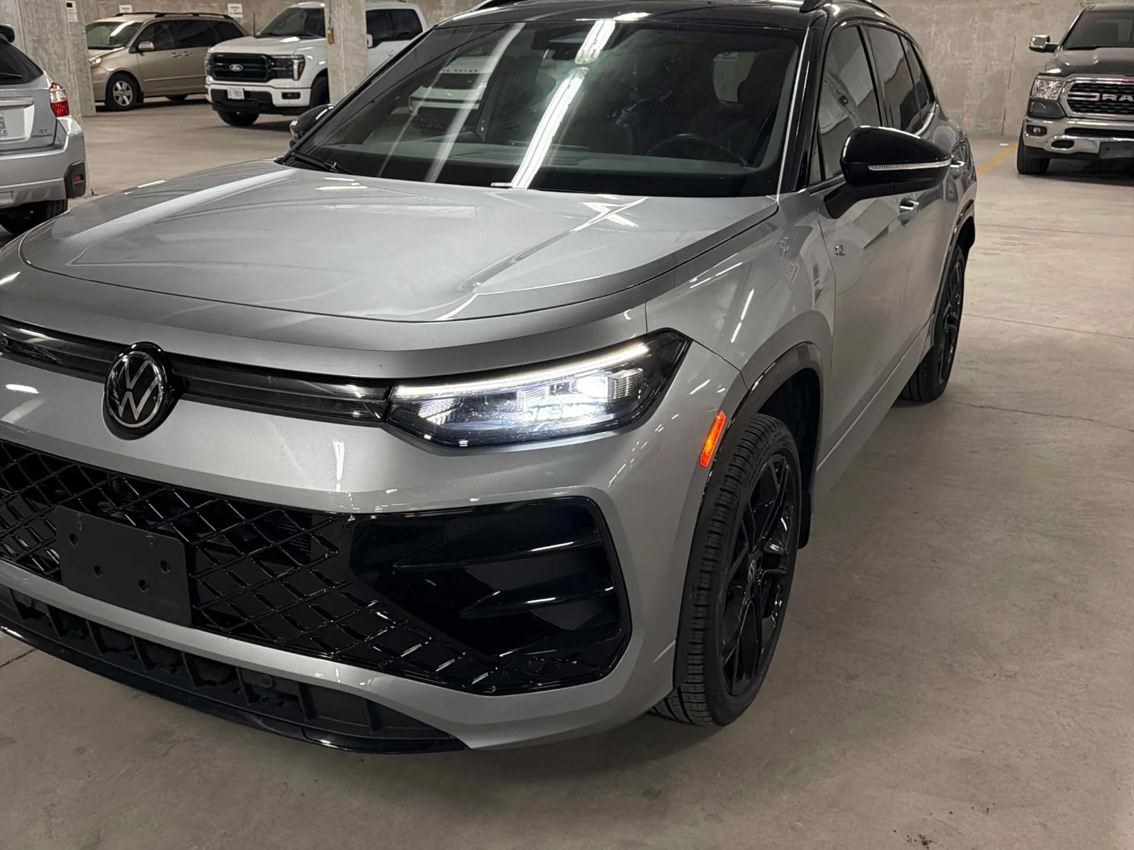 VW Tiguan Comfortline R-Line Black Edition, снимка 13 - Автомобили и джипове - 56330641