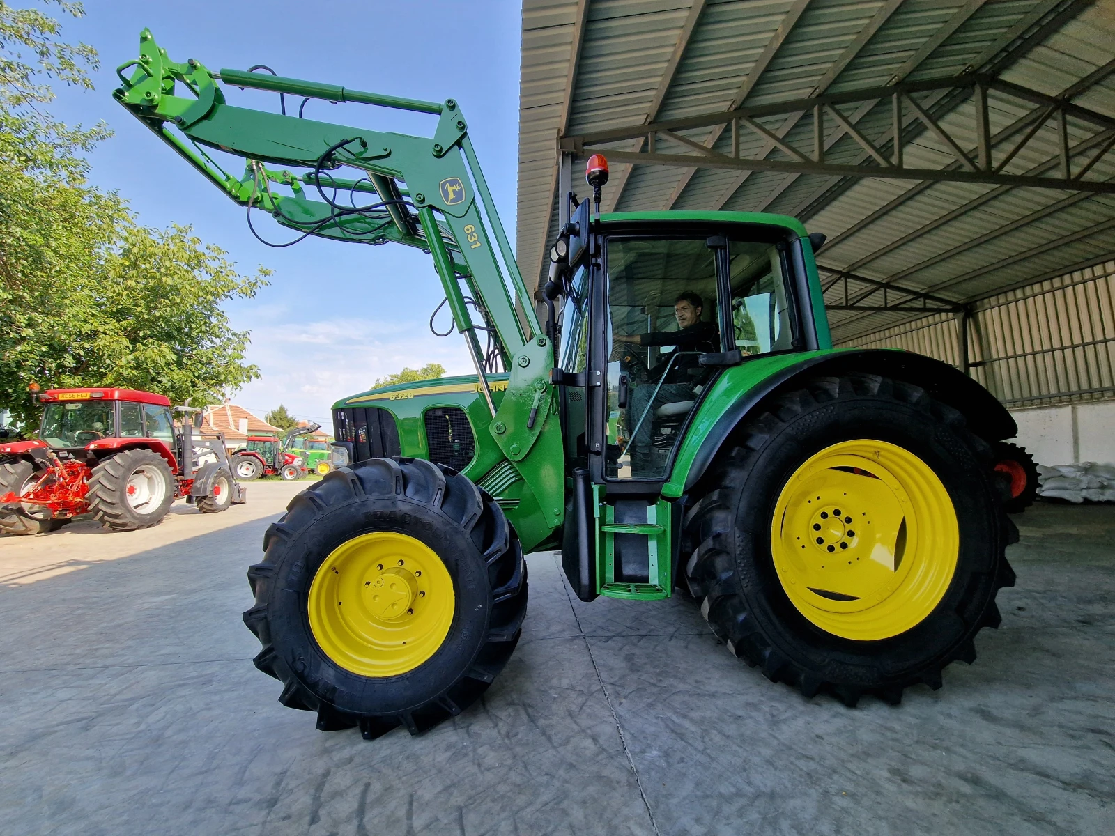 Трактор John Deere 6320 - изображение 2