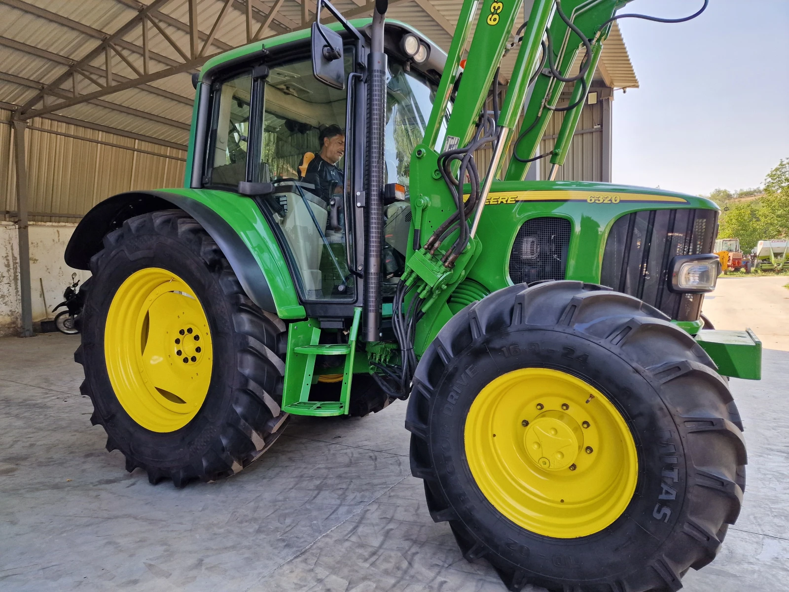 Трактор John Deere 6320 - изображение 7