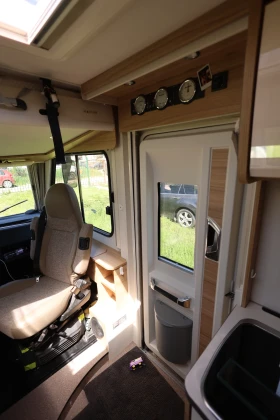 Кемпер Dethleffs Globebus i6, снимка 9