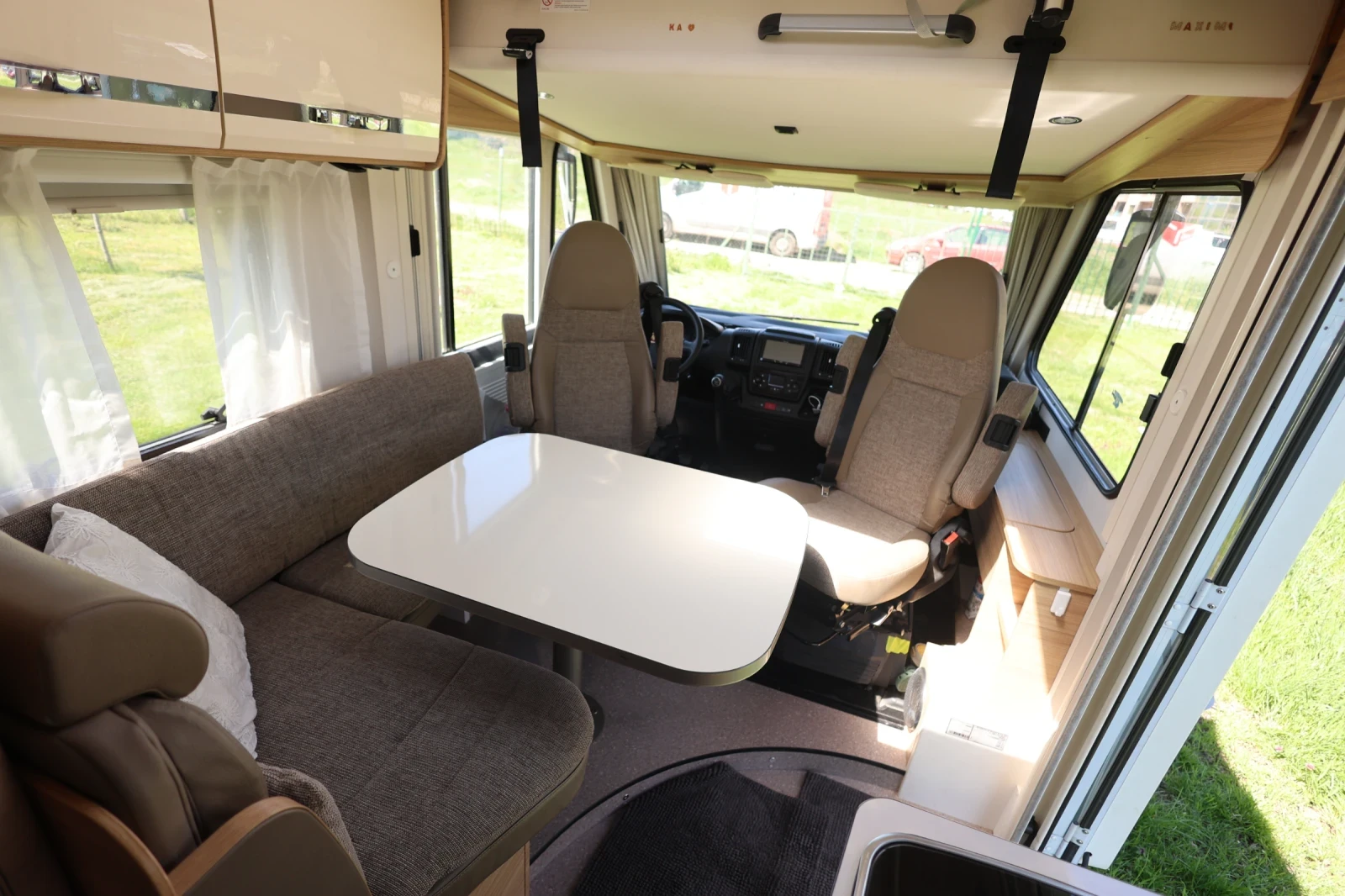 Кемпер Dethleffs Globebus i6, снимка 2 - Каравани и кемпери - 54341121