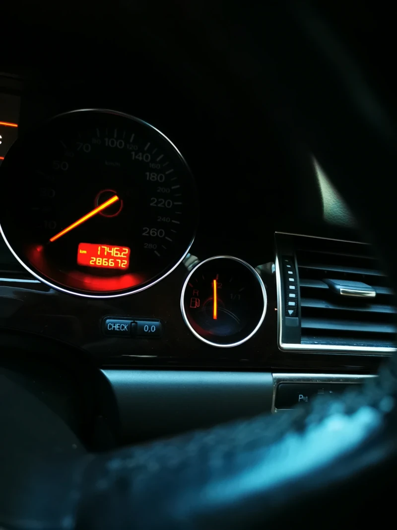 Audi A8 4.2 quatro, снимка 2 - Автомобили и джипове - 52024095