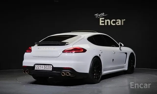 Porsche Panamera AWD | Кожен салон | Обдухване | ECS окачване | , снимка 2 - Автомобили и джипове - 54672184
