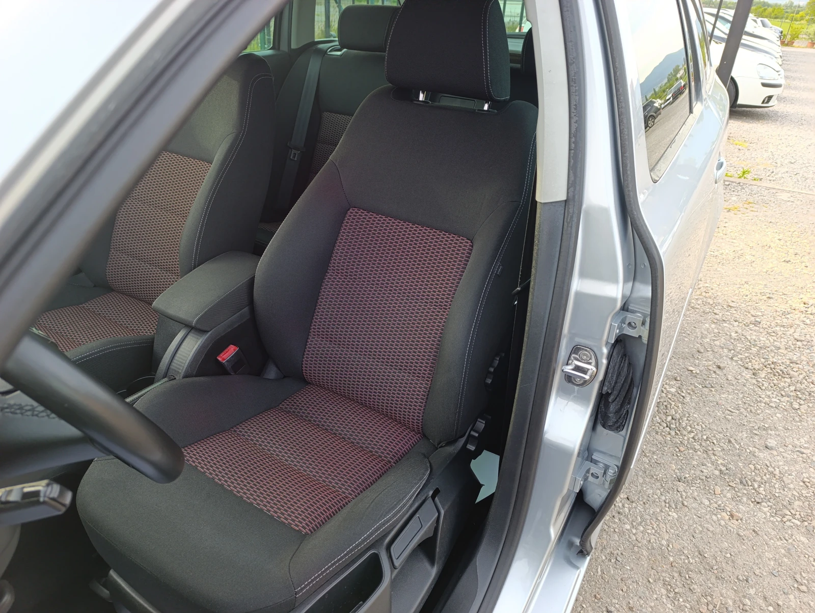 Skoda Octavia 1.4i-122кс.-БЕНЗИН - изображение 9