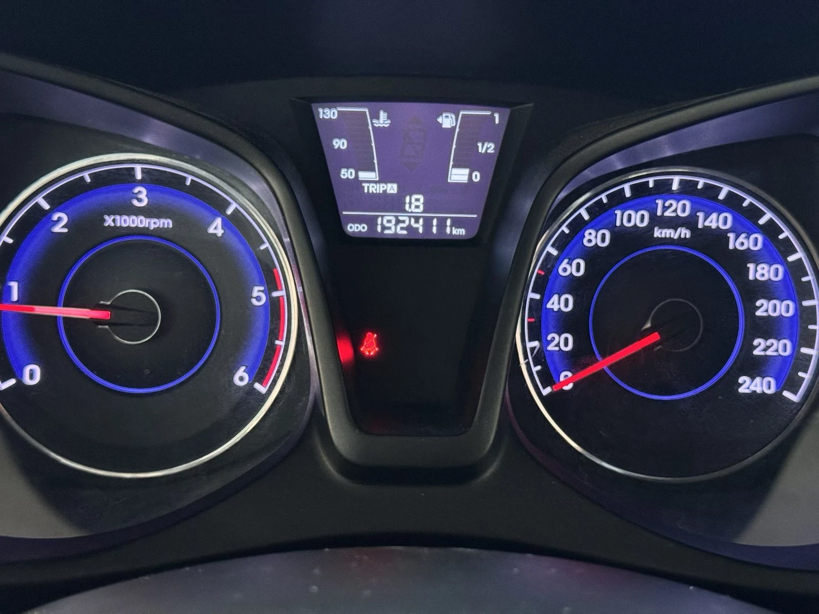 Hyundai Ix20 1, 4tdi - изображение 7