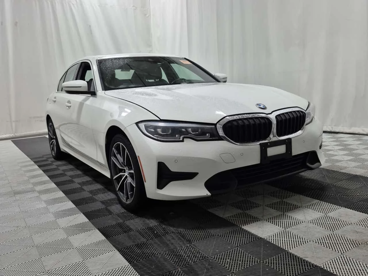 BMW 330 I XDRIVE * PANORAMA* 2 КЛЮЧА* CARFAX *  - изображение 2