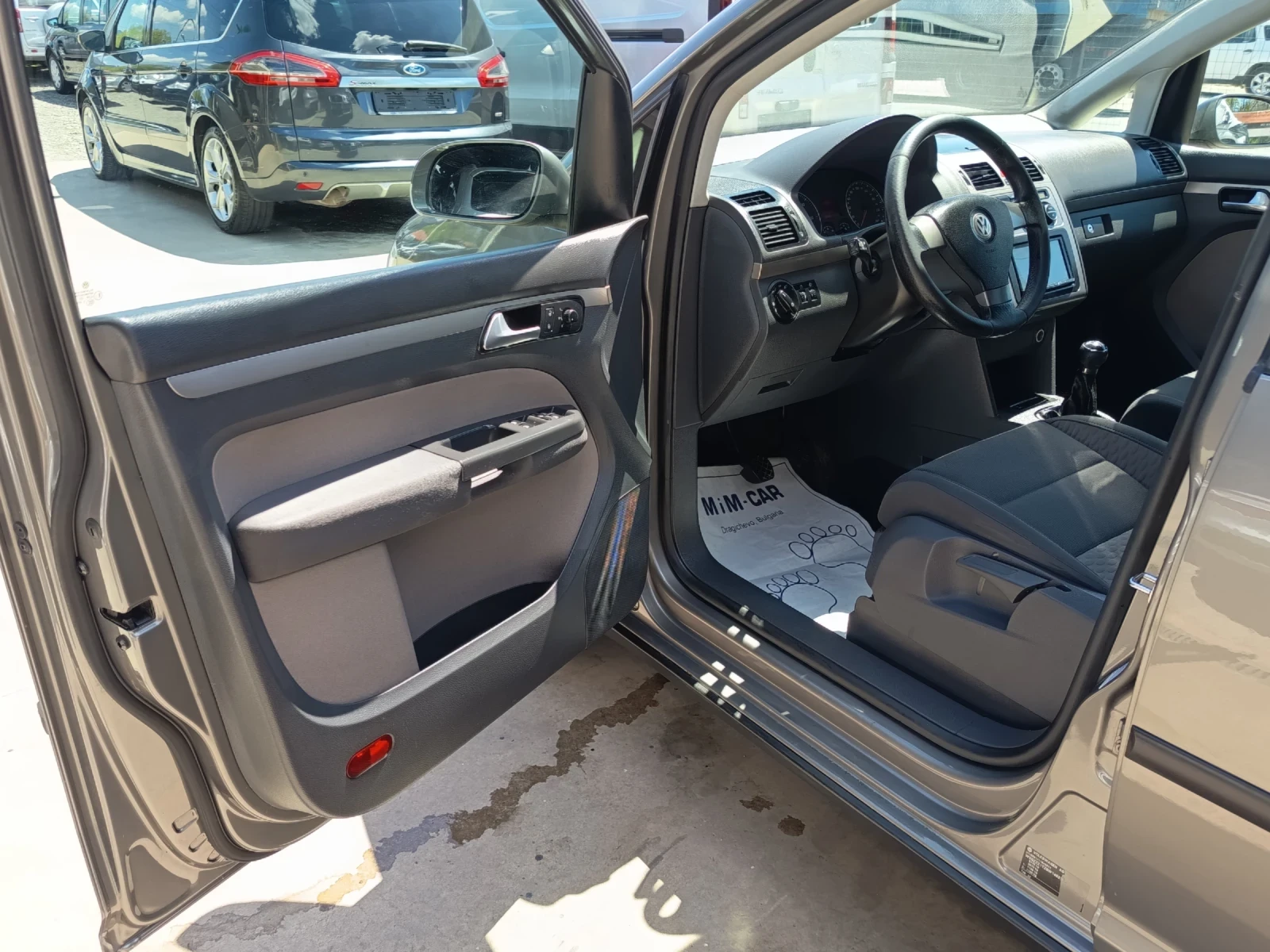 VW Touran 1.9tdi cross, снимка 14 - Автомобили и джипове - 54431953