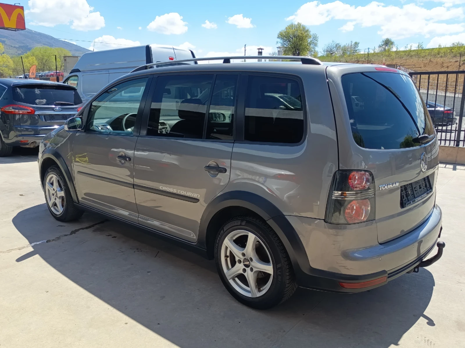 VW Touran 1.9tdi cross, снимка 7 - Автомобили и джипове - 54431953