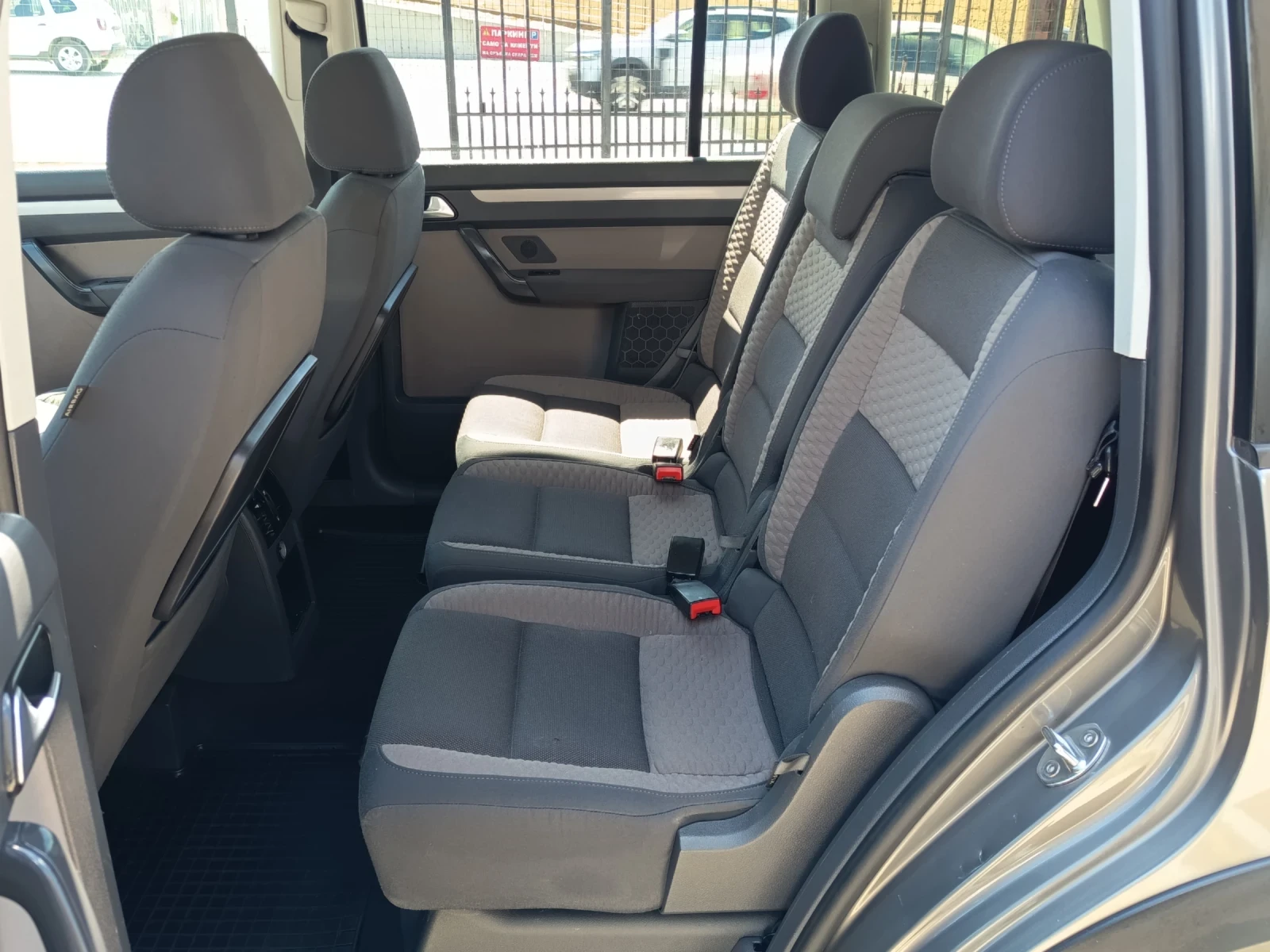 VW Touran 1.9tdi cross, снимка 9 - Автомобили и джипове - 54431953