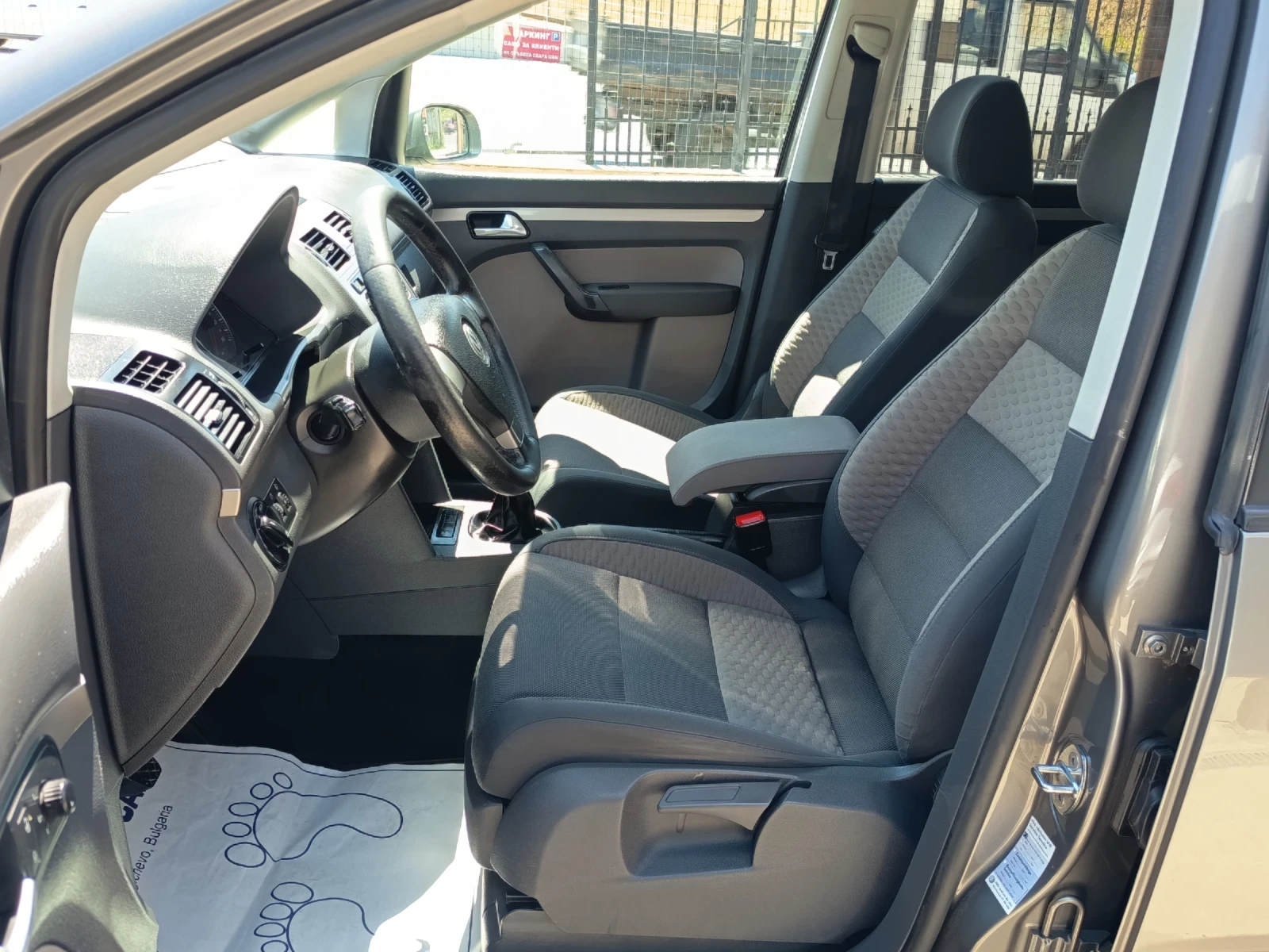 VW Touran 1.9tdi cross, снимка 8 - Автомобили и джипове - 54431953