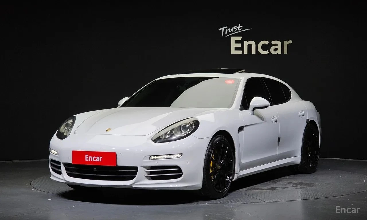 Porsche Panamera AWD | Кожен салон | Обдухване | ECS окачване | 