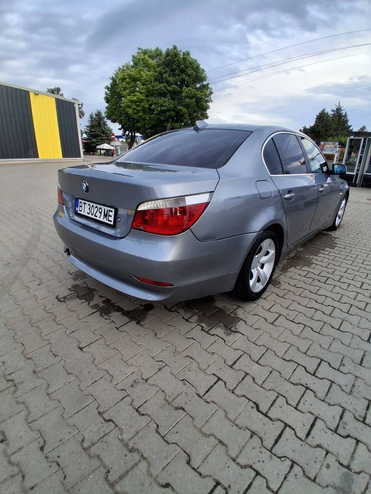 BMW 520 170PS 6 СКОРОСТИ ВСИЧКО ПЛАТЕНО , снимка 6 - Автомобили и джипове - 54702712