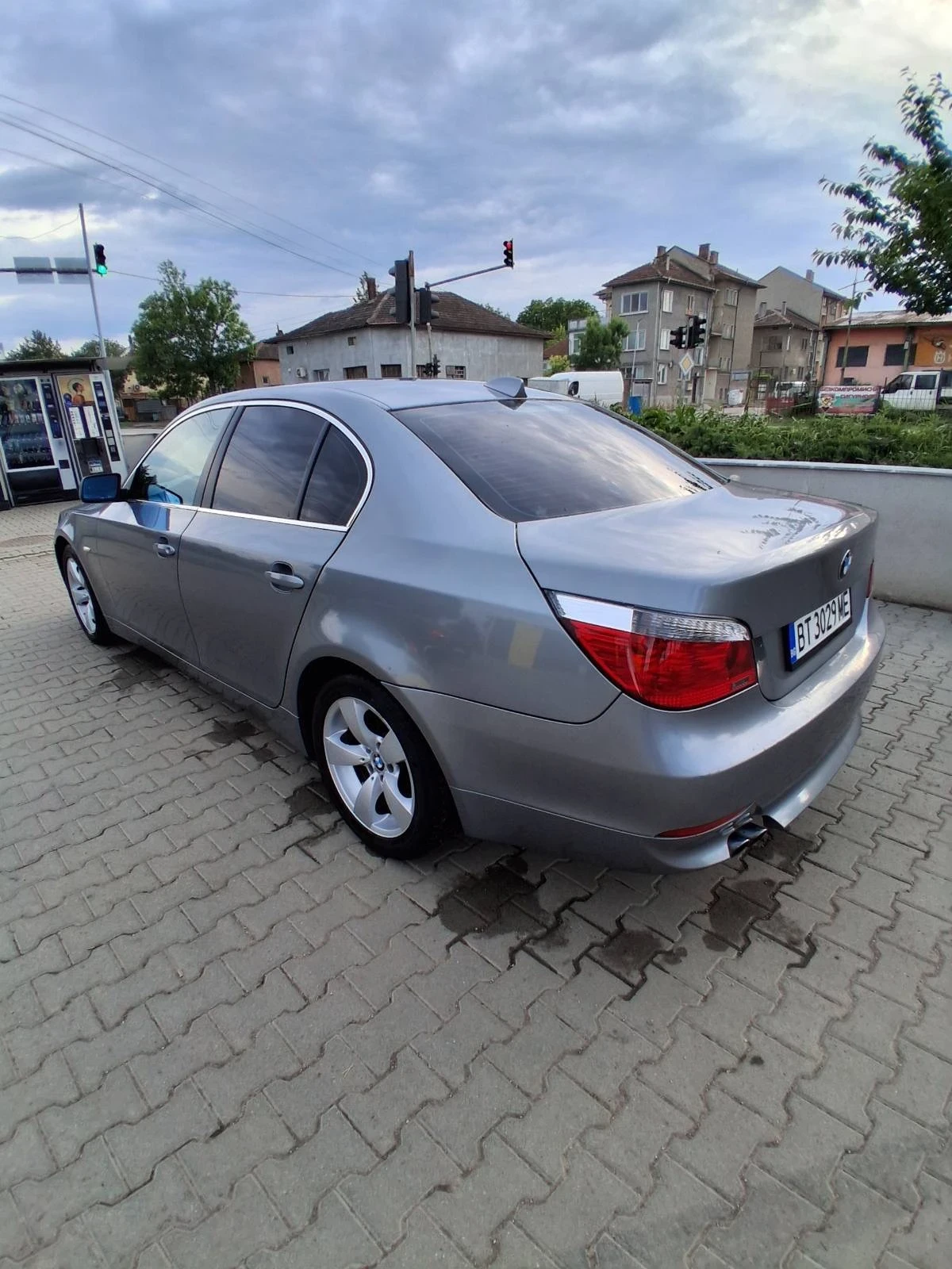 BMW 520 170PS 6 СКОРОСТИ ВСИЧКО ПЛАТЕНО , снимка 4 - Автомобили и джипове - 54702712