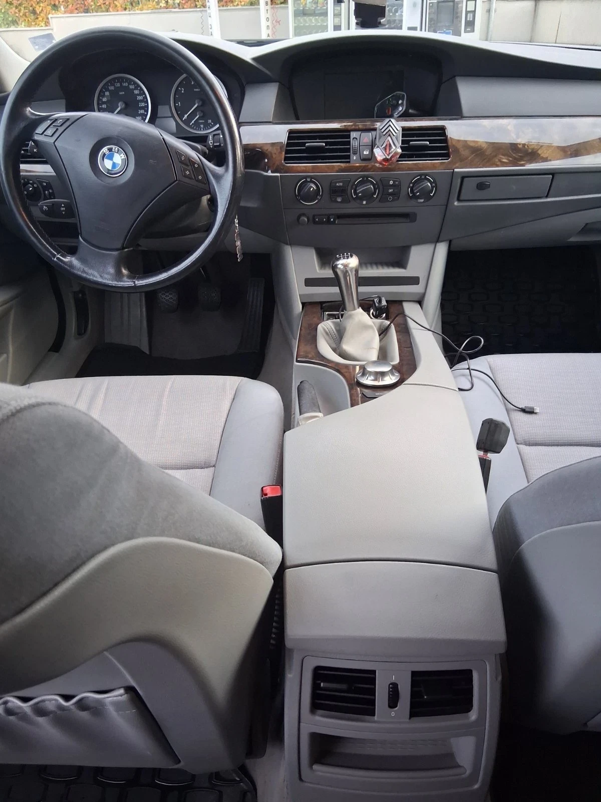BMW 520 170PS 6 СКОРОСТИ ВСИЧКО ПЛАТЕНО , снимка 8 - Автомобили и джипове - 54702712