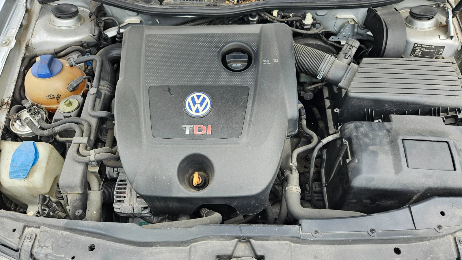 VW Bora, снимка 8 - Автомобили и джипове - 54809373