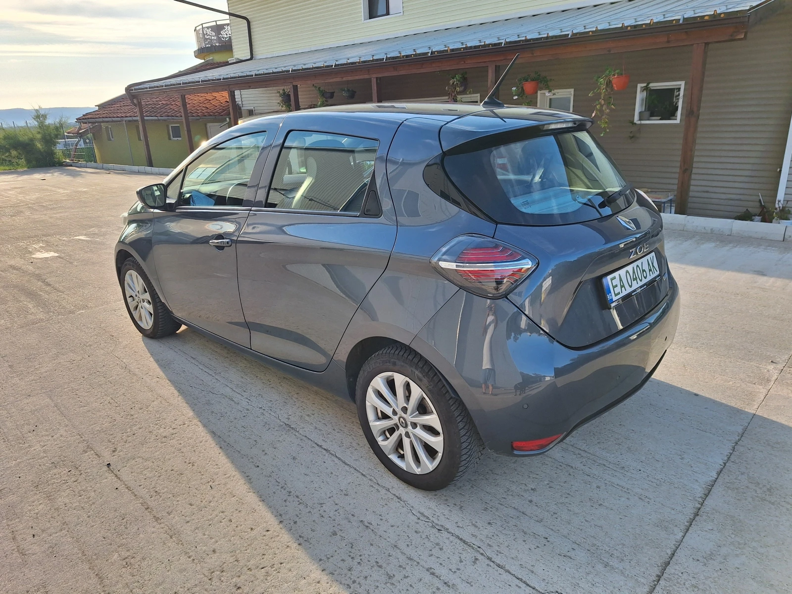 Renault Zoe, снимка 4 - Автомобили и джипове - 55313280