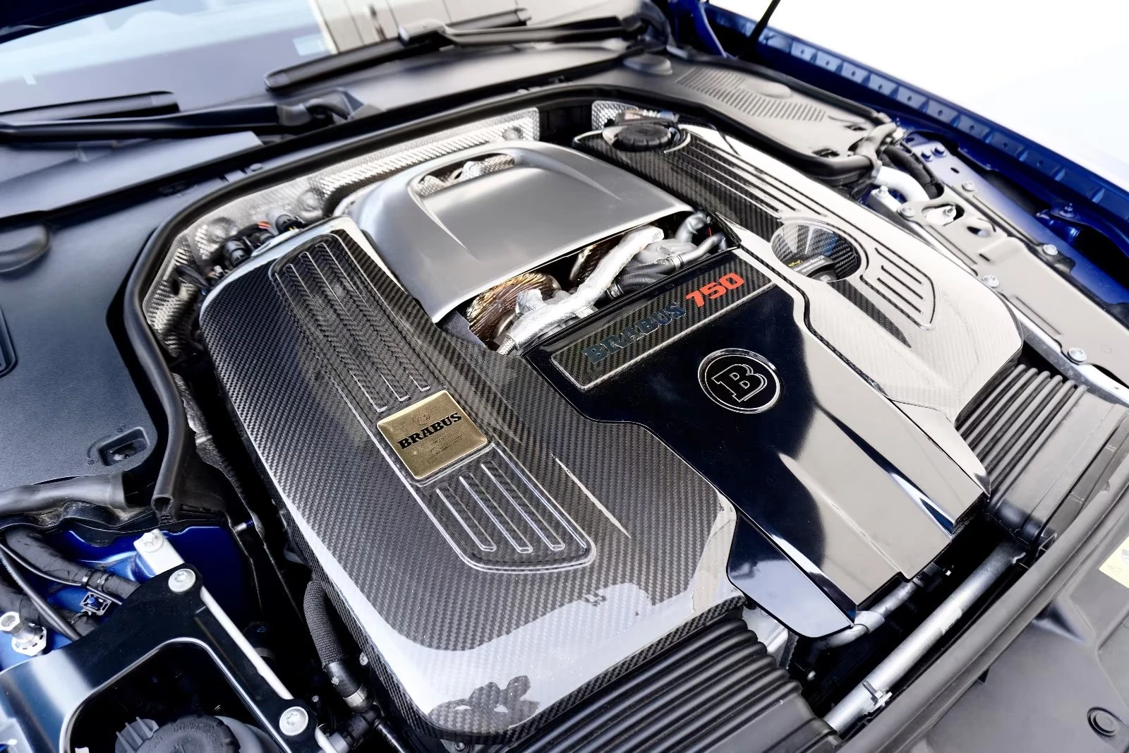 Mercedes-Benz SL 63 AMG BRABUS 750 / MANUFAKTUR / 4M/ NIGHT/ LIFT/ CARBON/, снимка 16 - Автомобили и джипове - 55928821