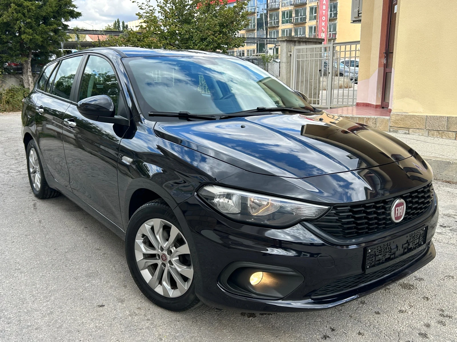 Fiat Tipo 1.4i 95k.c. НАВИ, снимка 3 - Автомобили и джипове - 56183985