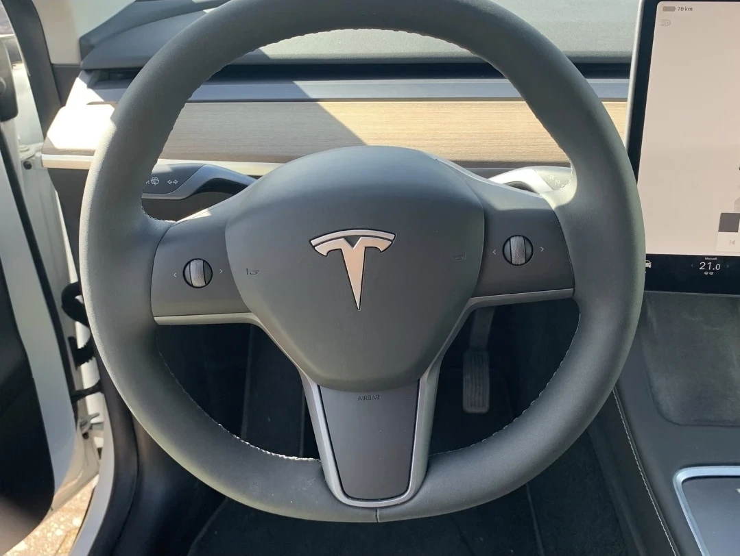 Tesla Model Y Long range duall motor Berlin Giga, снимка 8 - Автомобили и джипове - 56244911