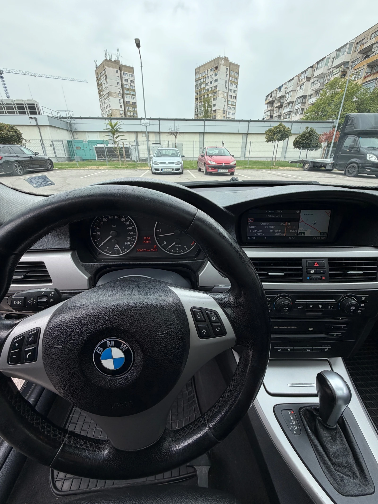 BMW 330 XDrive, снимка 11 - Автомобили и джипове - 56261063