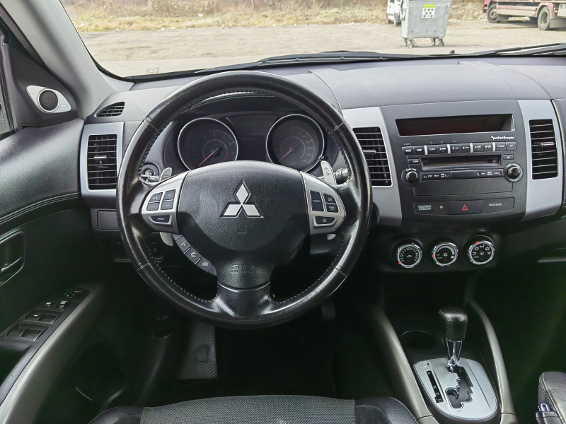 Mitsubishi Outlander 2.4i / AUTOMATIC / 4x4 / 7 МЕСТА , снимка 9 - Автомобили и джипове - 44575170