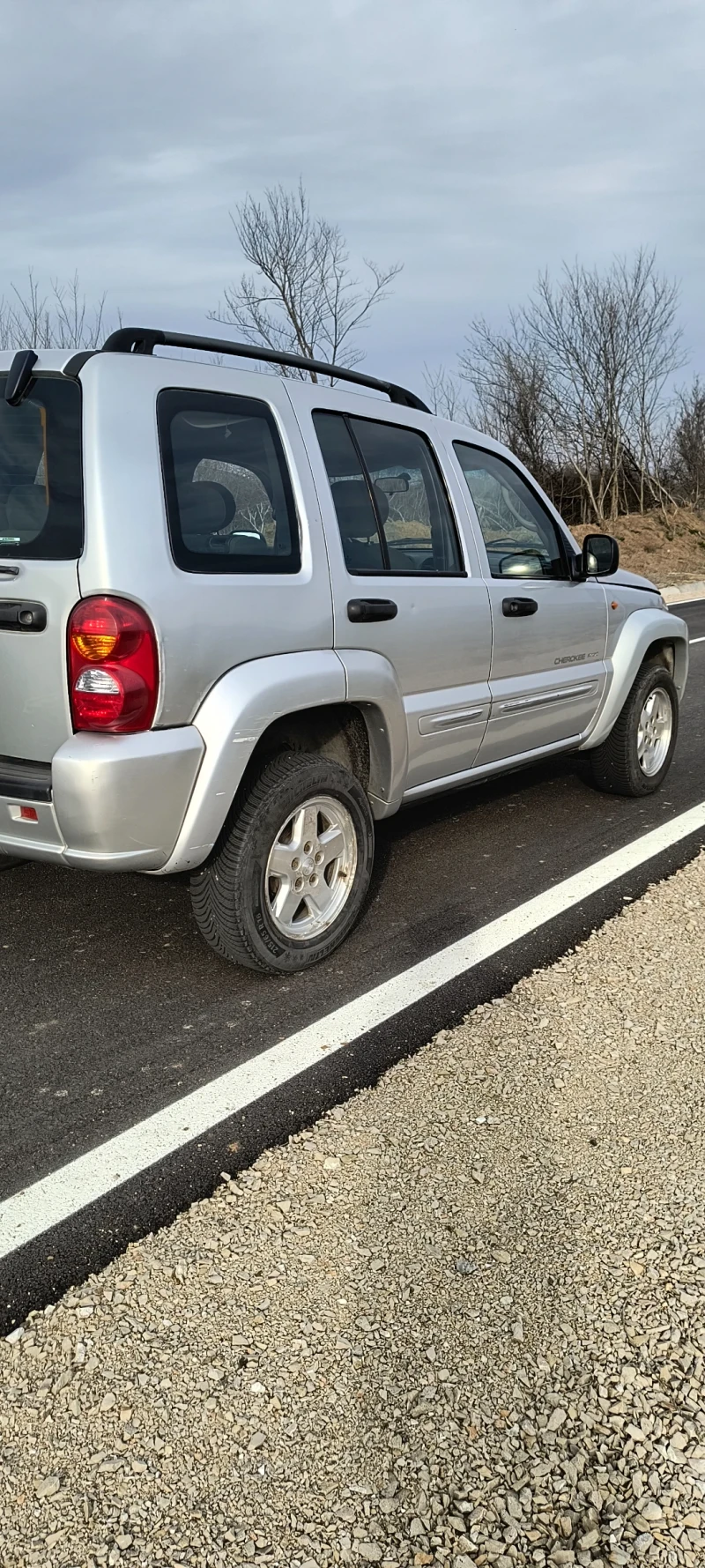 Jeep Cherokee, снимка 1 - Автомобили и джипове - 49438860