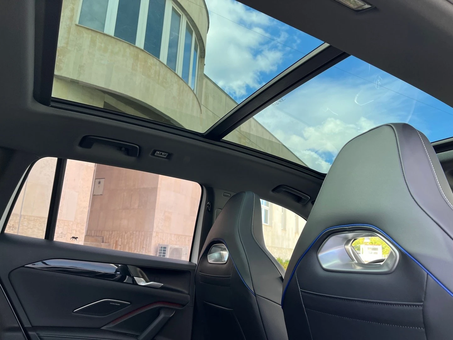 VW Tiguan R-Line Plus 1.5 eHybrid OPF DSG | Mobile.bg   10