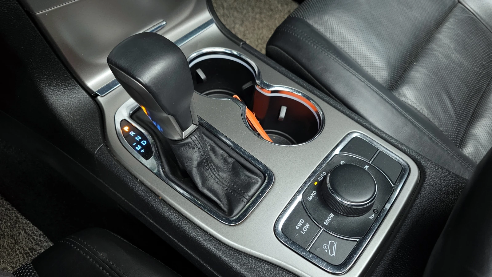 Jeep Grand cherokee 3.6 LIMITED / Пълна сервизна !!! - изображение 10