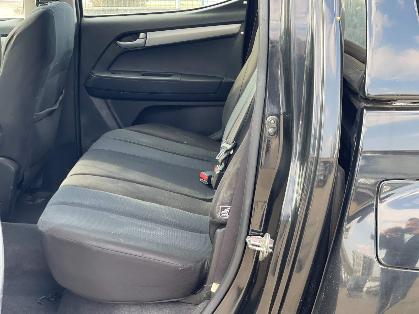 Isuzu D-max 2.5TDi 4x4, снимка 8 - Автомобили и джипове - 53925715