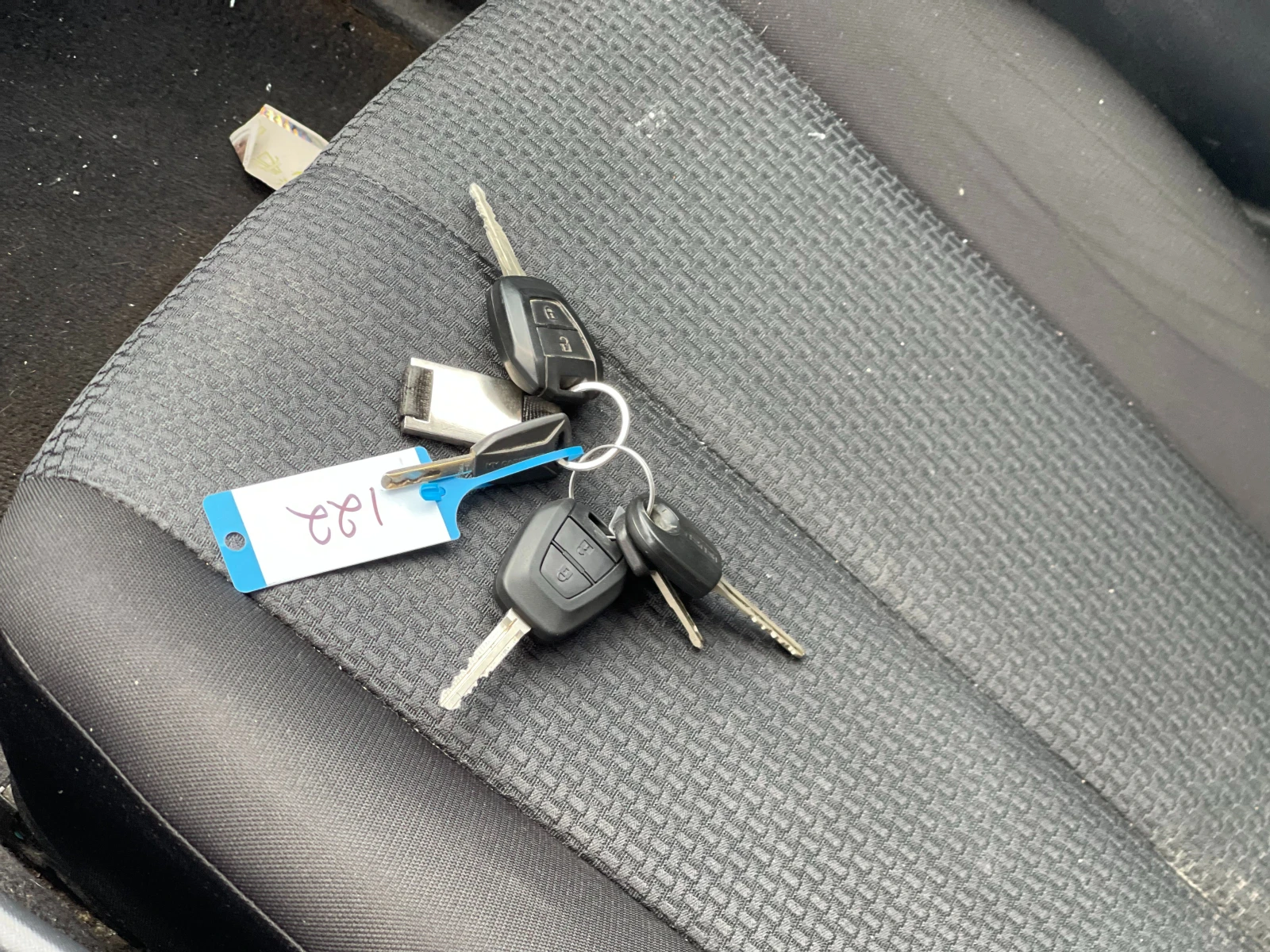 Isuzu D-max 2.5TDi 4x4, снимка 14 - Автомобили и джипове - 53925715