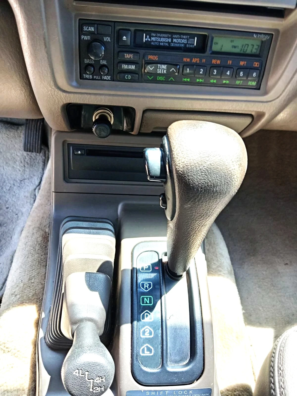 Mitsubishi Pajero sport, снимка 12 - Автомобили и джипове - 54887755