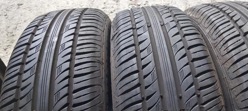 Гуми Летни 215/65R16, снимка 4 - Гуми и джанти - 33849464