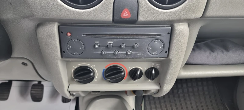 Renault Kangoo 1.2i , снимка 11 - Автомобили и джипове - 47302141