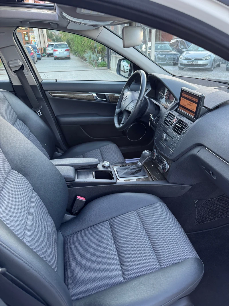 Mercedes-Benz C 180  Топ състояние , снимка 13 - Автомобили и джипове - 52381051