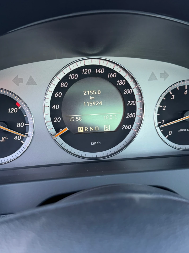 Mercedes-Benz C 180  Топ състояние , снимка 8 - Автомобили и джипове - 52381051