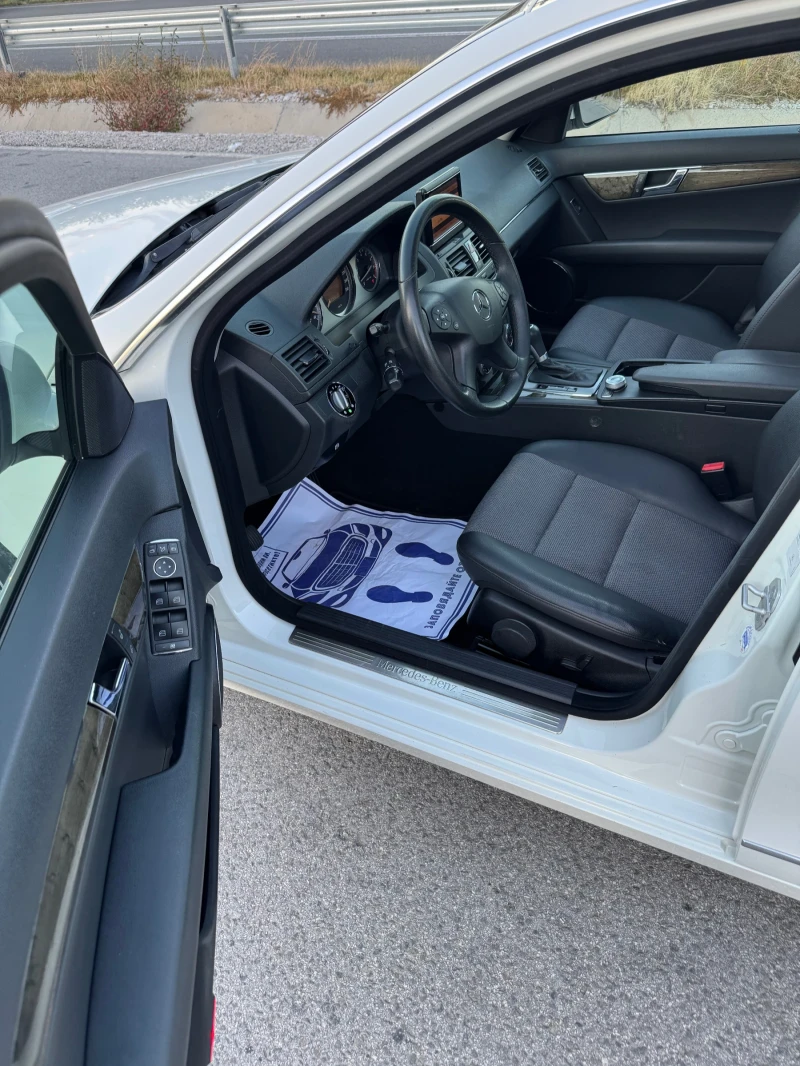 Mercedes-Benz C 180  Топ състояние , снимка 6 - Автомобили и джипове - 52381051