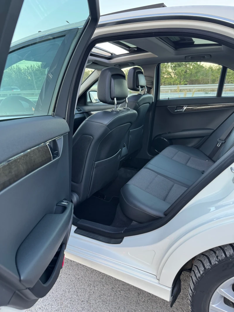 Mercedes-Benz C 180  Топ състояние , снимка 9 - Автомобили и джипове - 52381051