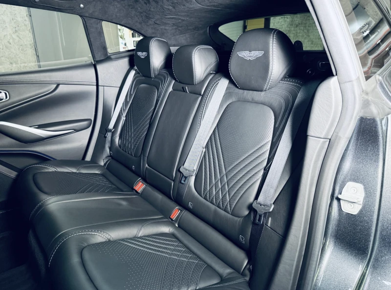 Aston Martin DBX 4.0 V8 360/Обдухване/23'ц, снимка 16 - Автомобили и джипове - 52943755