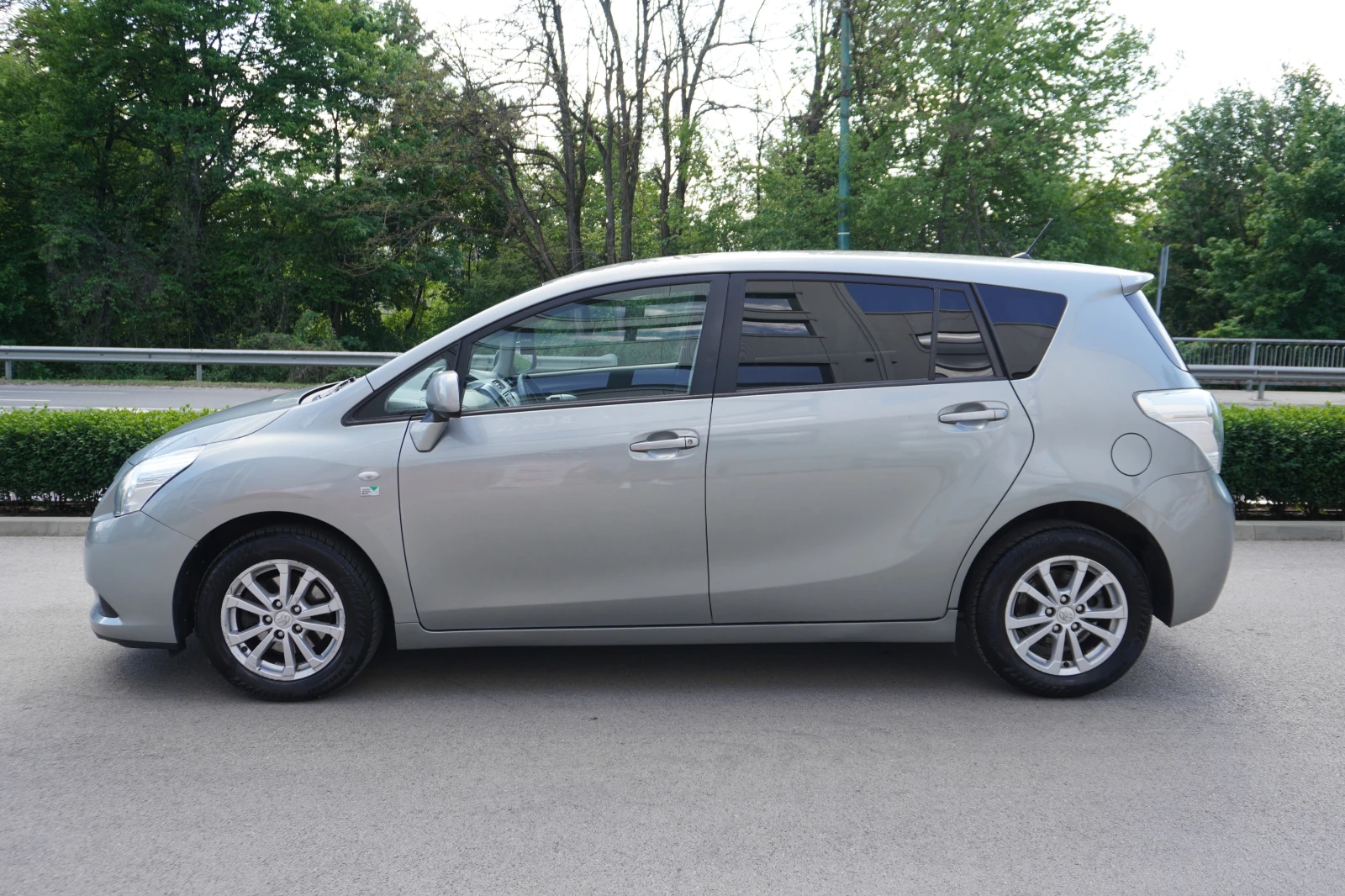 Toyota Verso 2.0D4-D 126KC, NAVI, CAMERA, 7МЕСТА-ПЕРФЕКТНА! - изображение 2