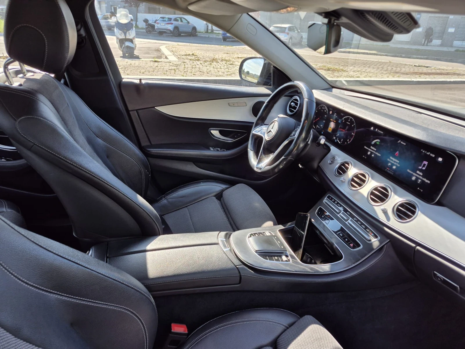 Mercedes-Benz E 200 Auto Premium Plus, снимка 8 - Автомобили и джипове - 54091329