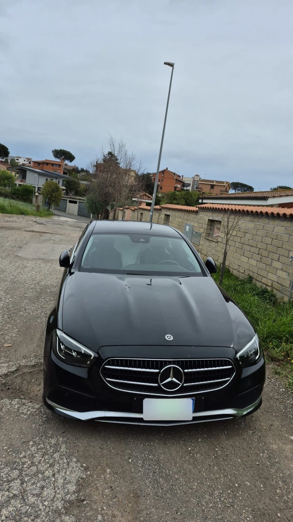 Mercedes-Benz E 200 Auto Premium Plus, снимка 2 - Автомобили и джипове - 54091329