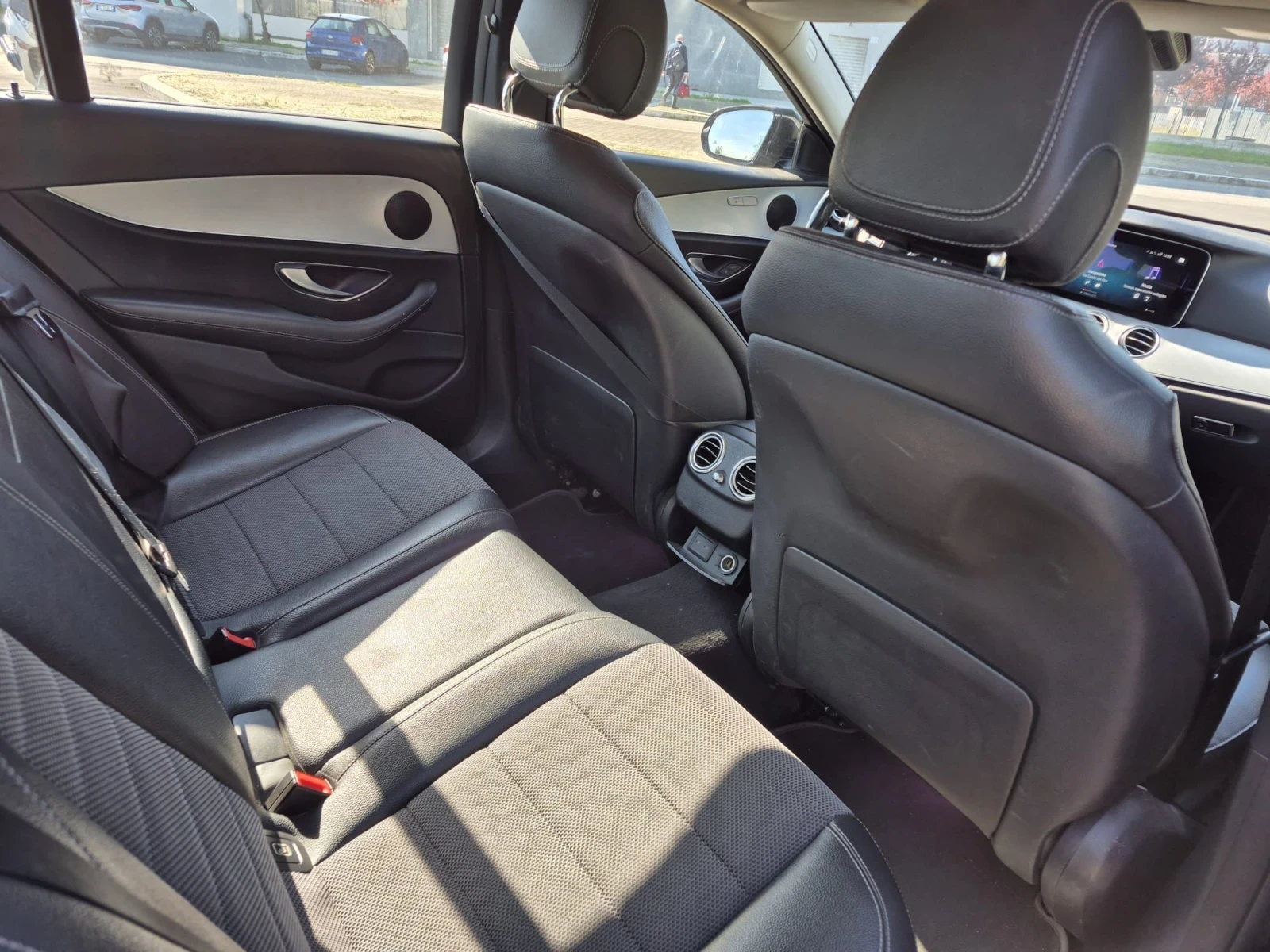 Mercedes-Benz E 200 Auto Premium Plus, снимка 7 - Автомобили и джипове - 54091329