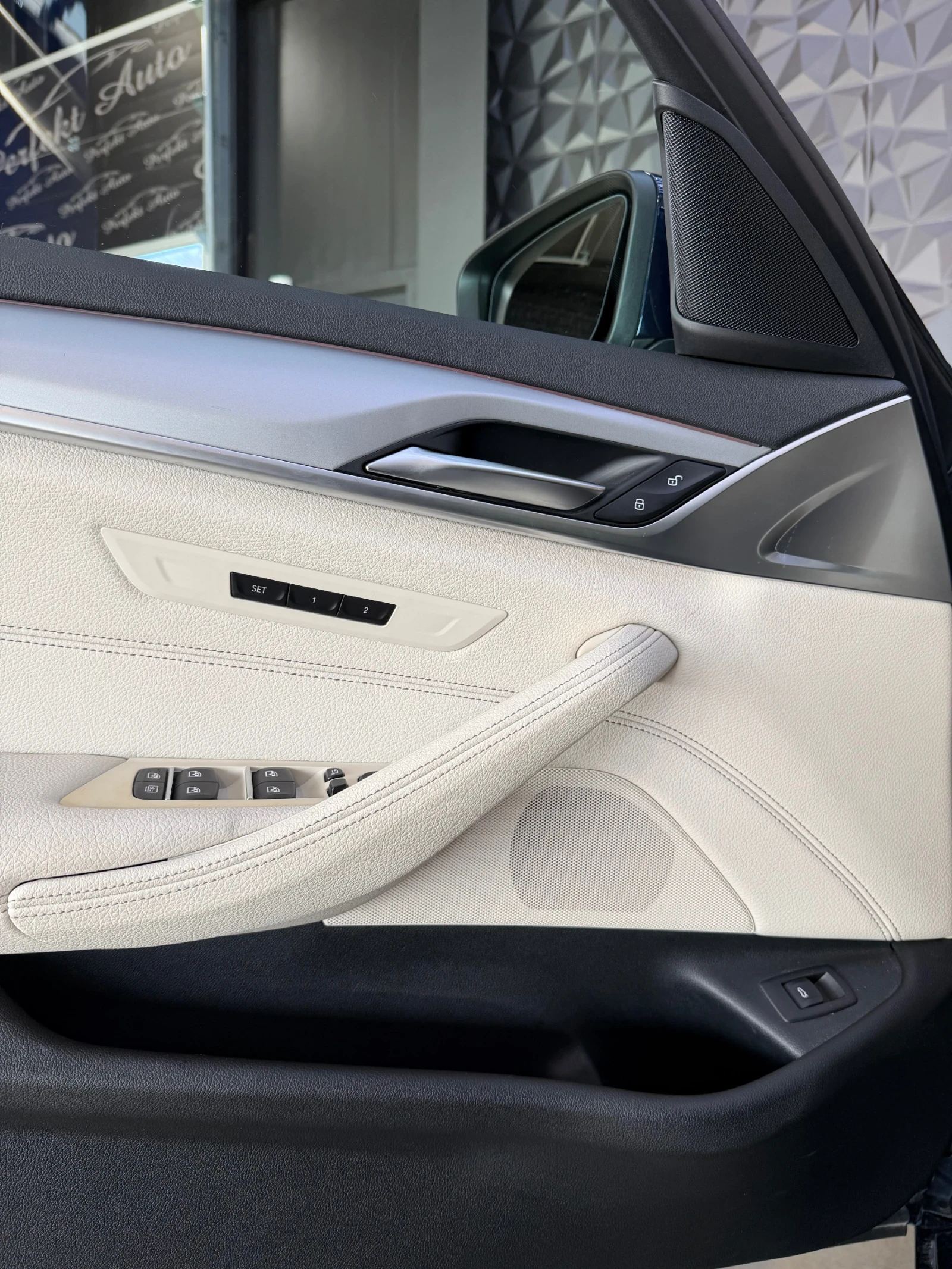 BMW 530 d INDIVIDUAL * HEAD UP * КАМЕРА * , снимка 13 - Автомобили и джипове - 54150968