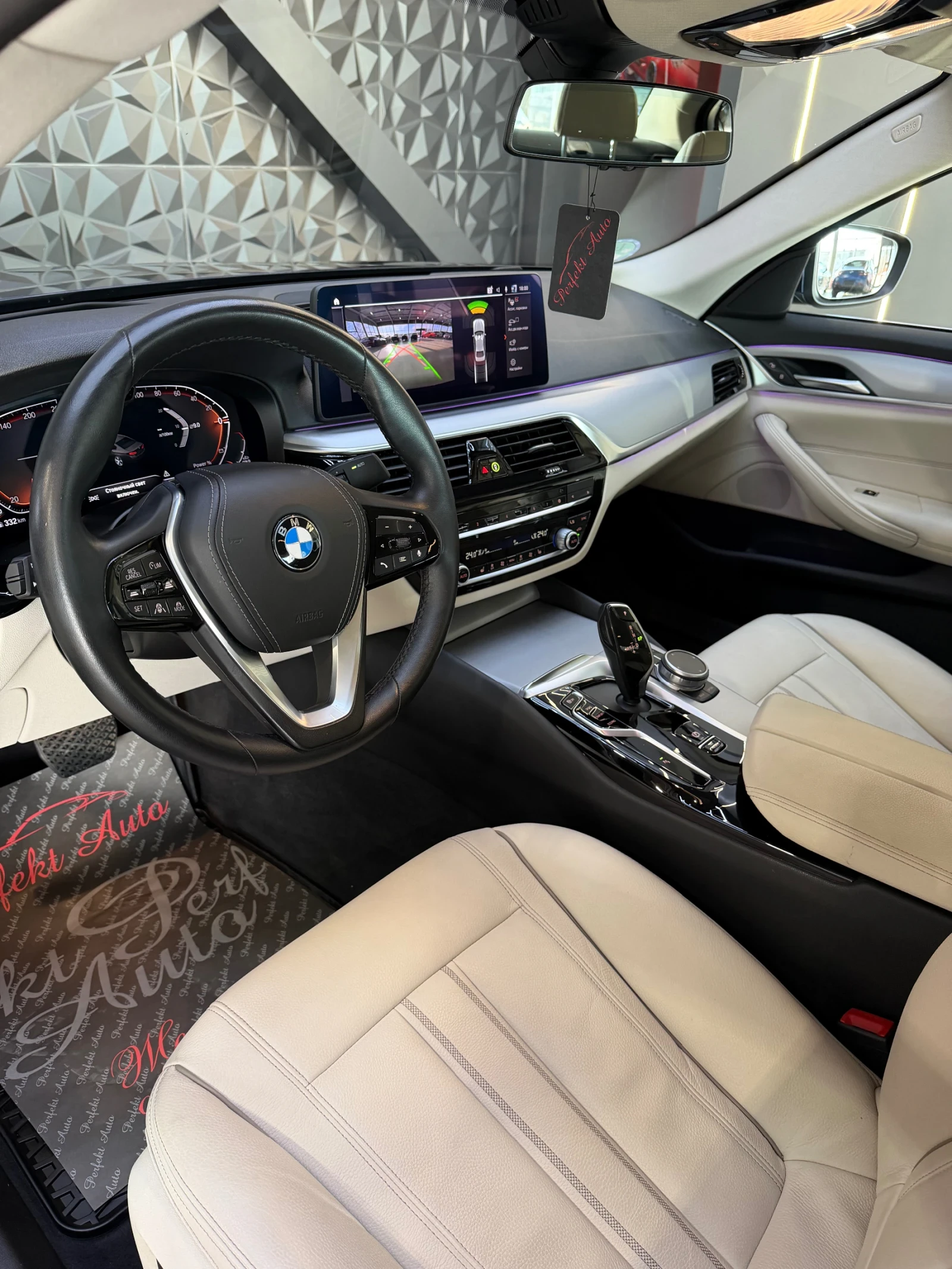 BMW 530 d INDIVIDUAL * HEAD UP * КАМЕРА * , снимка 8 - Автомобили и джипове - 54150968