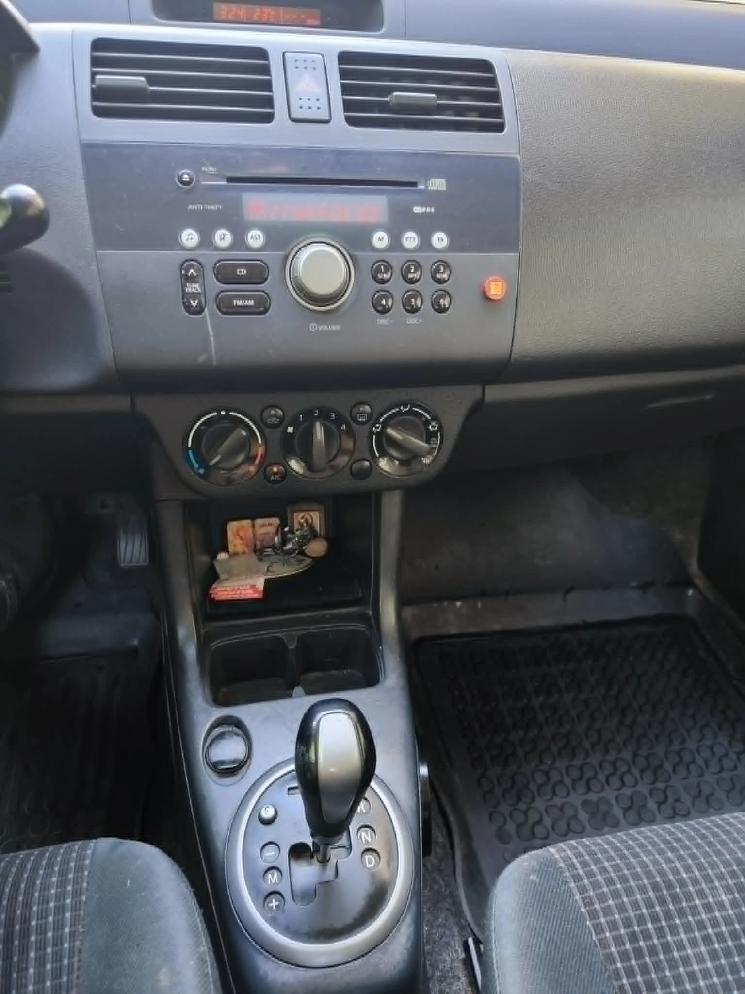 Suzuki Swift 1.3, снимка 9 - Автомобили и джипове - 54971565