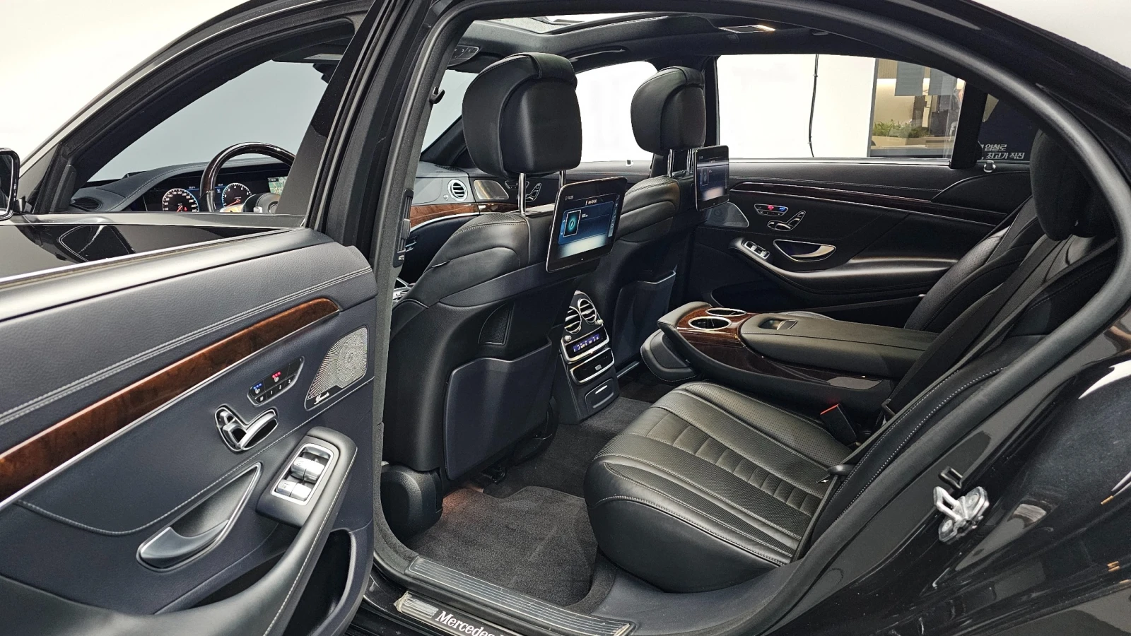 Mercedes-Benz S 560 LONG| АВТОФИНАНСИРАНЕ | ФИКСИРАНА ЦЕНА ДО БЪЛГАРИЯ, снимка 8 - Автомобили и джипове - 55287645