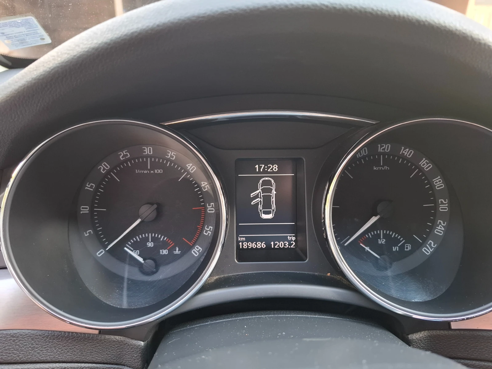 Skoda Superb, снимка 6 - Автомобили и джипове - 55890422